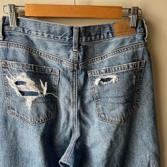 American Eagle relaxed high rise mom jean distressed cotton size 4 - Picture 4 of 11